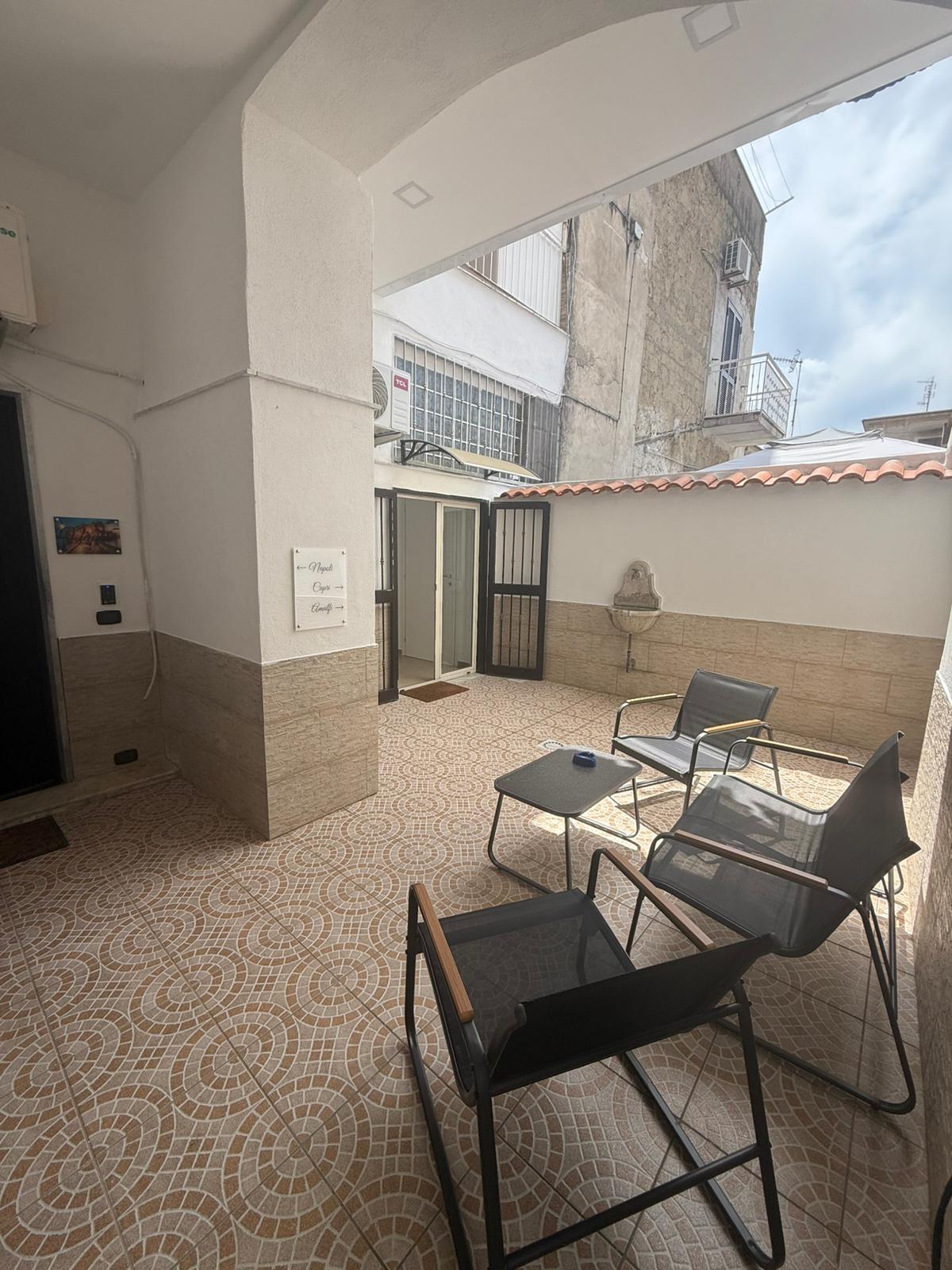 Zona relax con sdraio su terrazza a Barra Napoli